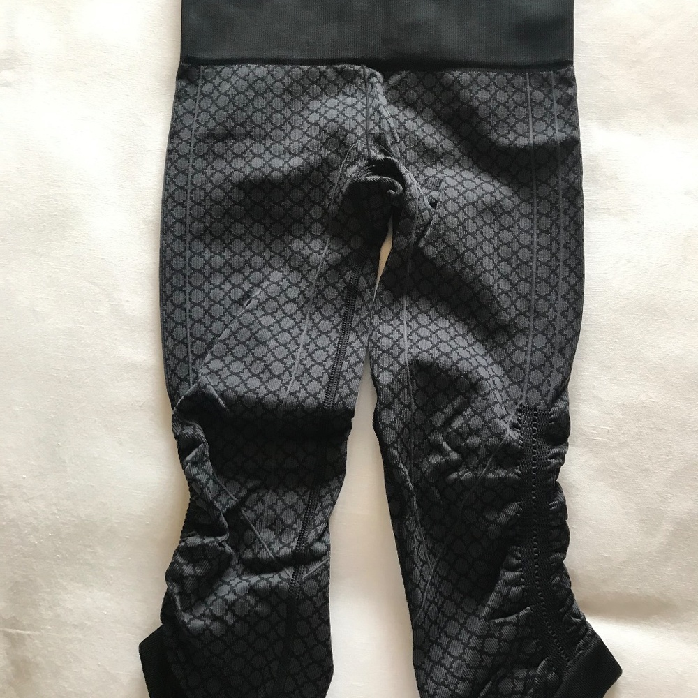 Lululemon In The Flow Crop II Heathered Deep Coal